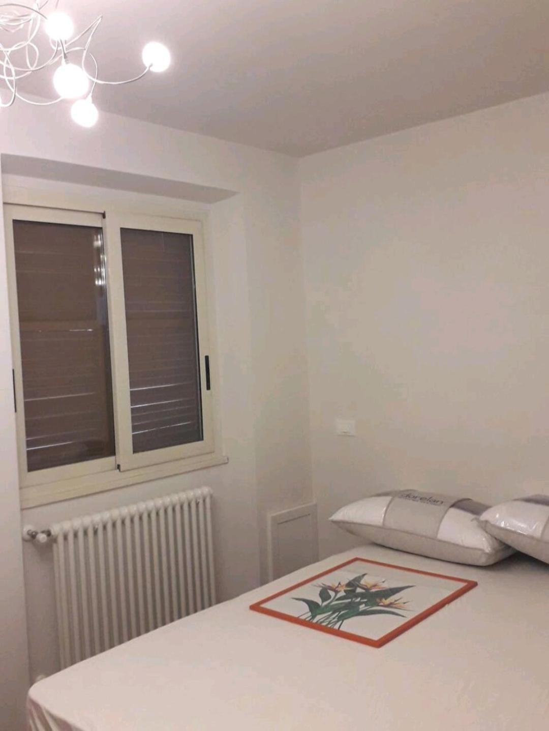 Stanza In Superattico, Terrazzato, Luminoso, Accogliente, Bagno Privato Privatunterkunft *